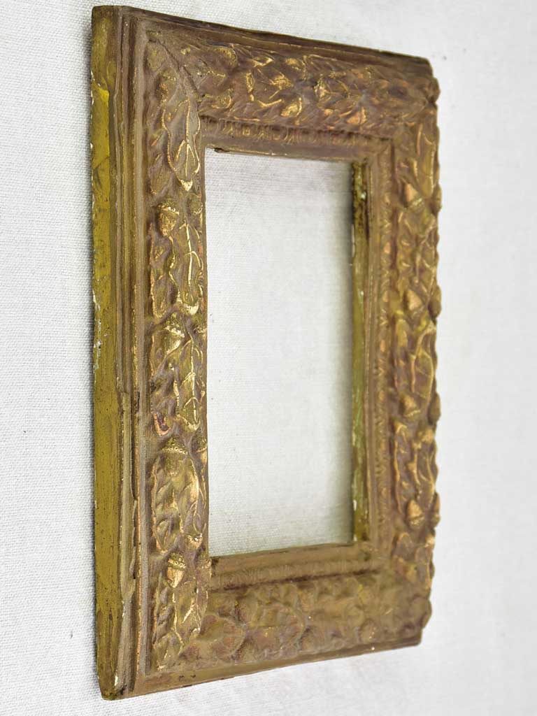 Pretty photo frame with acorn moldings
