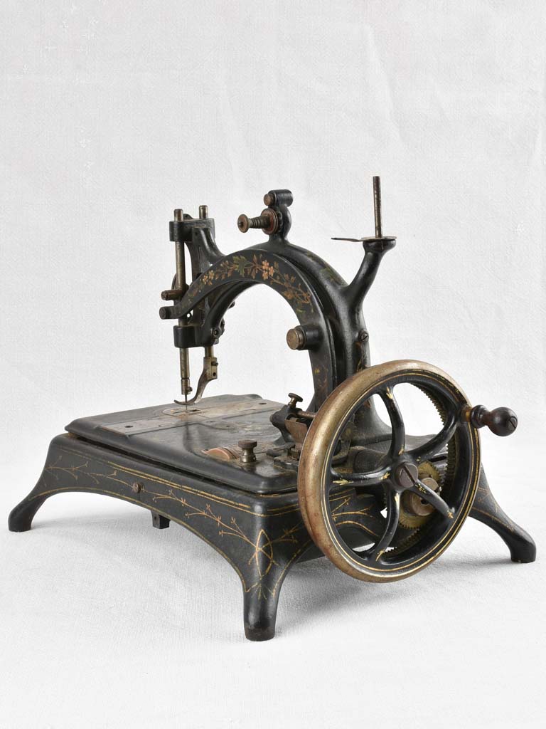 19th century Sewing Machine (Hurtu)