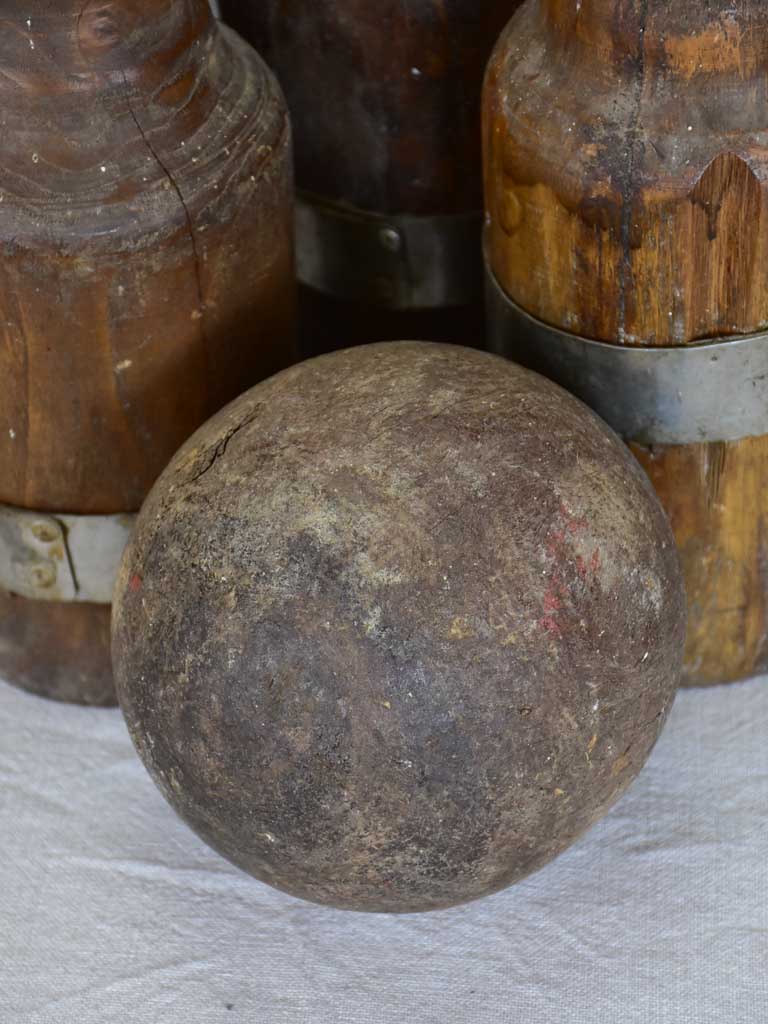 Collection of 9 carved walnut bowling skittles and ball - 19th century 15¼"