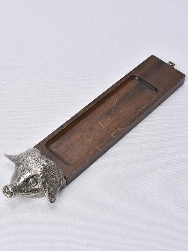 Small cutting board with pig handle 14¼"