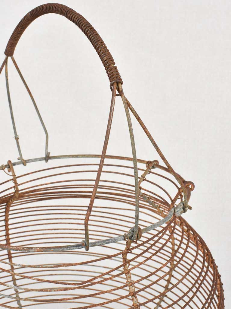 Vintage-style wire farmhouse egg basket