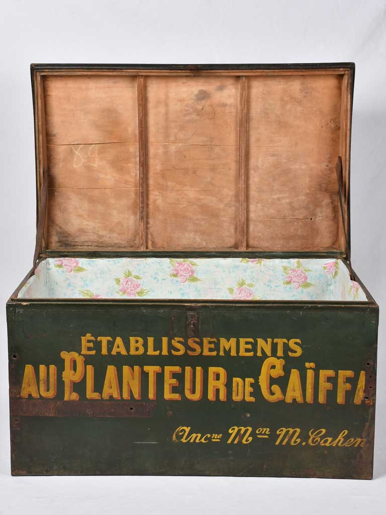 Large Distinct 1920s Delivery Chest
