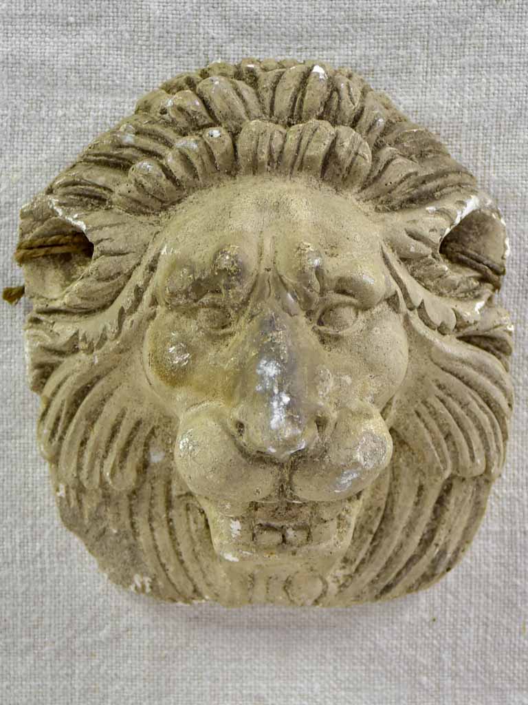 Small salvaged plaster lion 6"