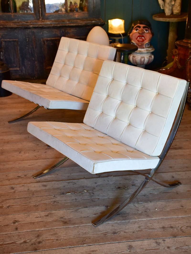 Pair of original Barcelona chairs with white leather - Mies van der Rohe for Knoll