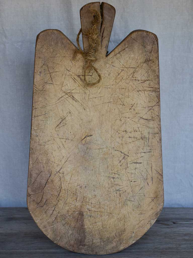 Rounded antique French cutting board - 20¾"