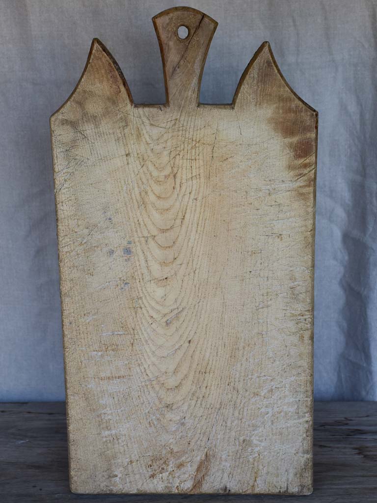 Antique French cutting board with dog ear shoulders 21¾"