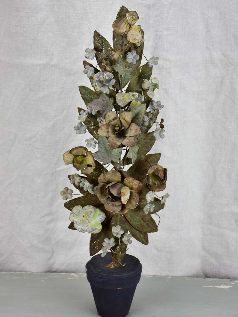 Napoleon III zinc floral decorative element