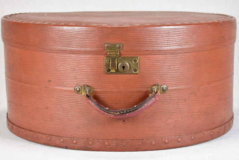 Antique French hat box 17¼ – Chez Pluie