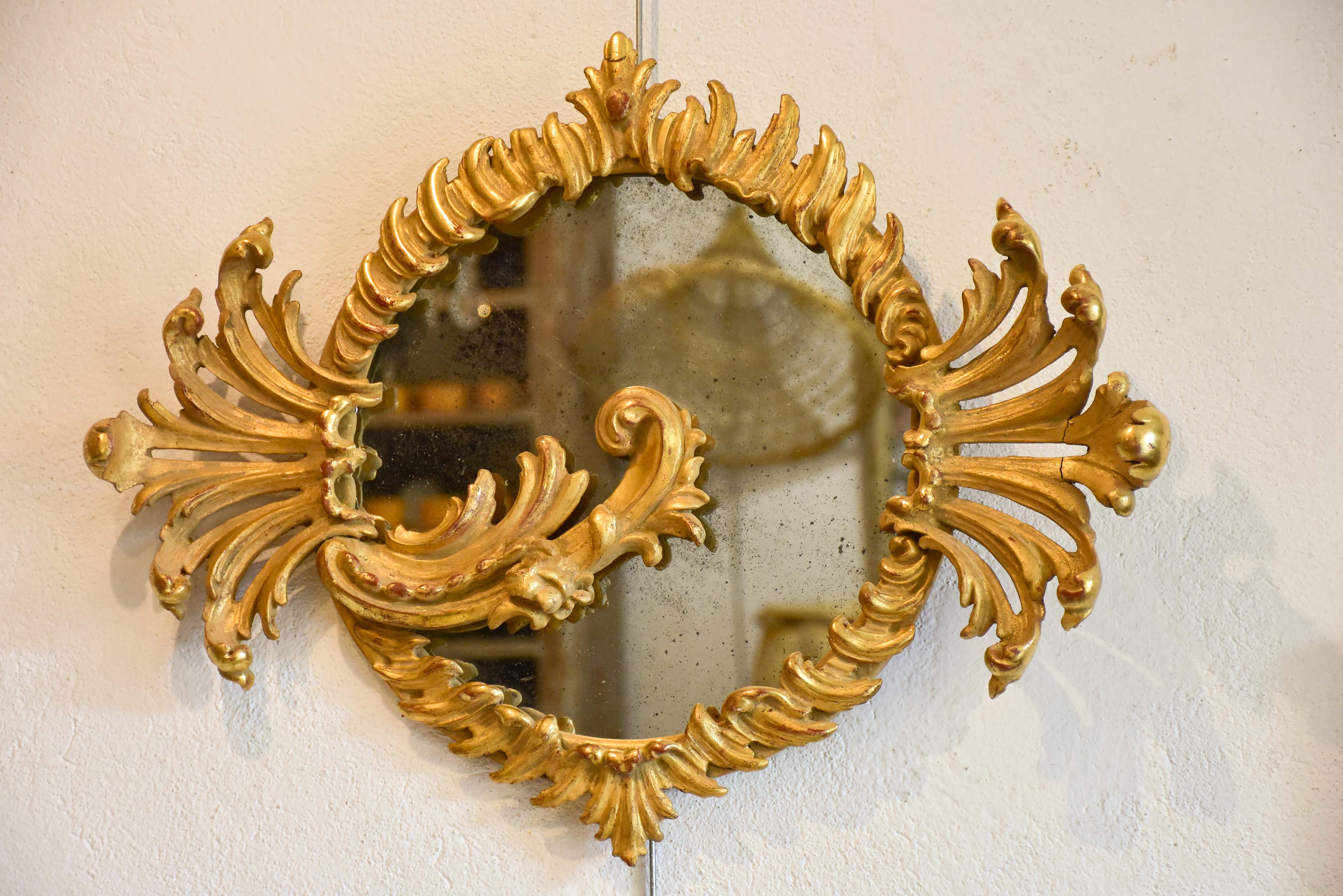 Decorative round Louis XV mirror with gilt wood frame