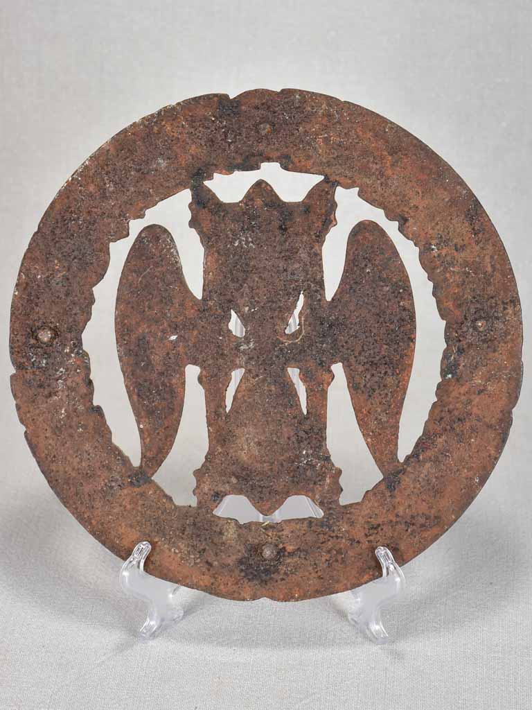 Late 19th-century cast iron eternity wreath with hourglass and wings 10¼"