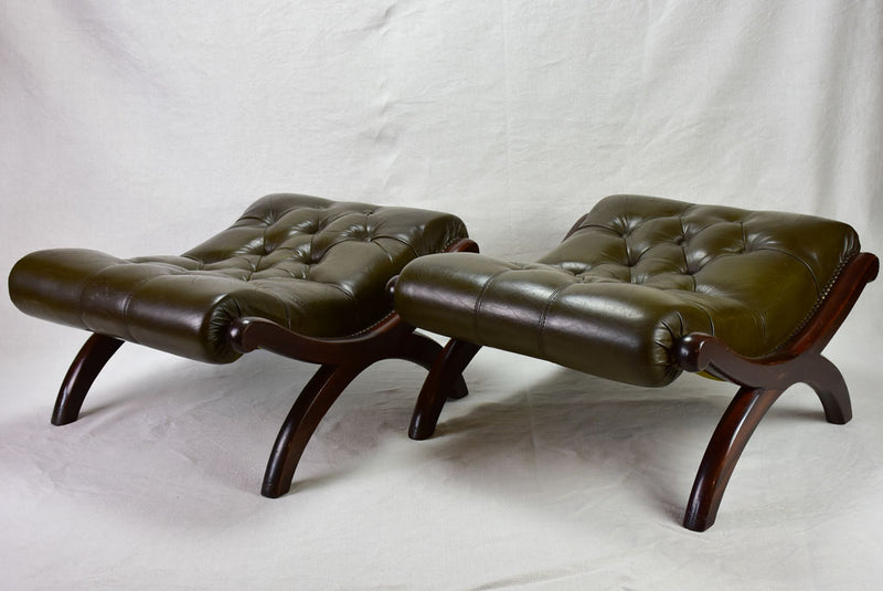 Pair of 1940's English leather and mahogany footrests - Chesterfield
