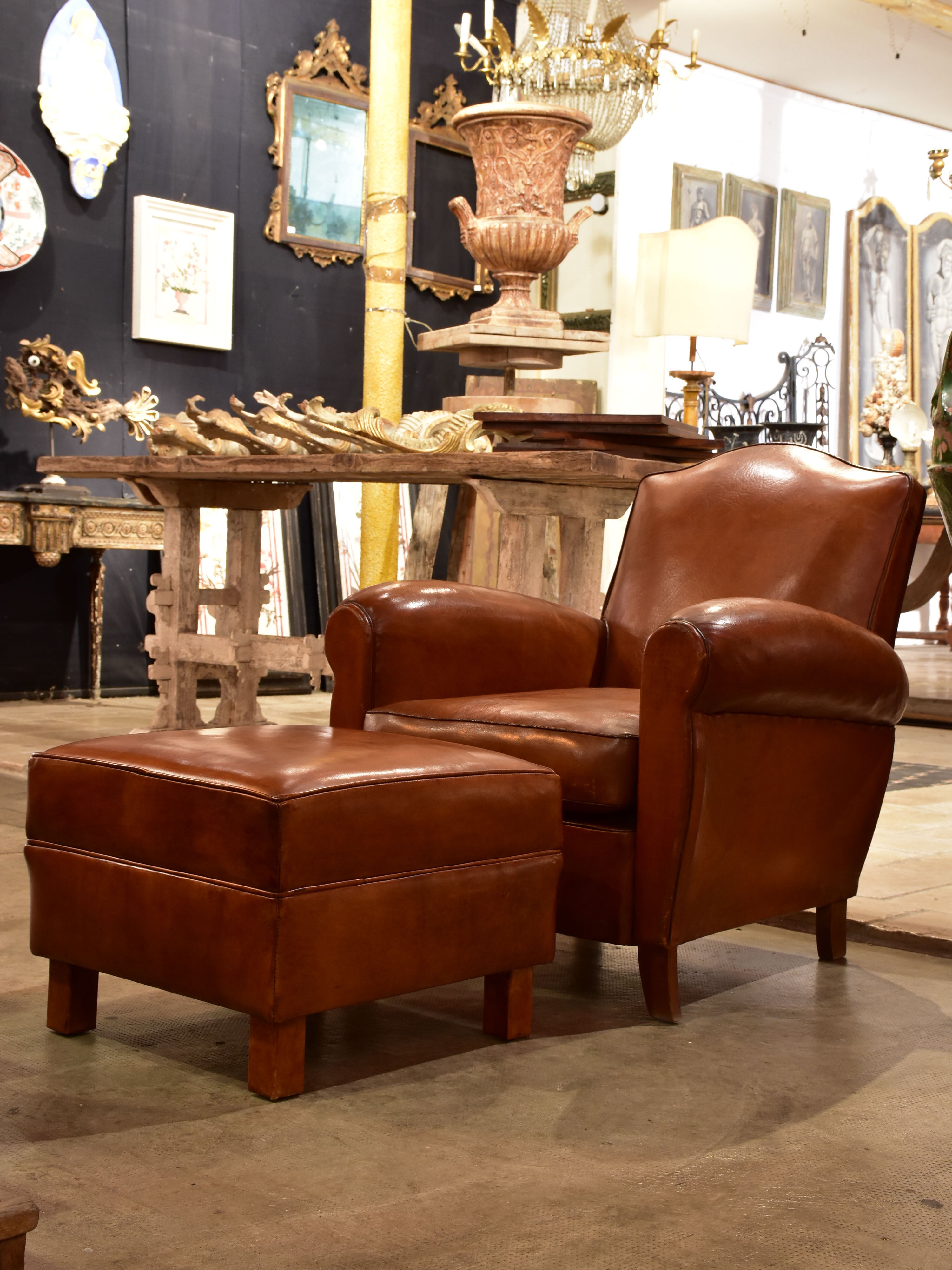 Small chapeau gendarme vintage club chair