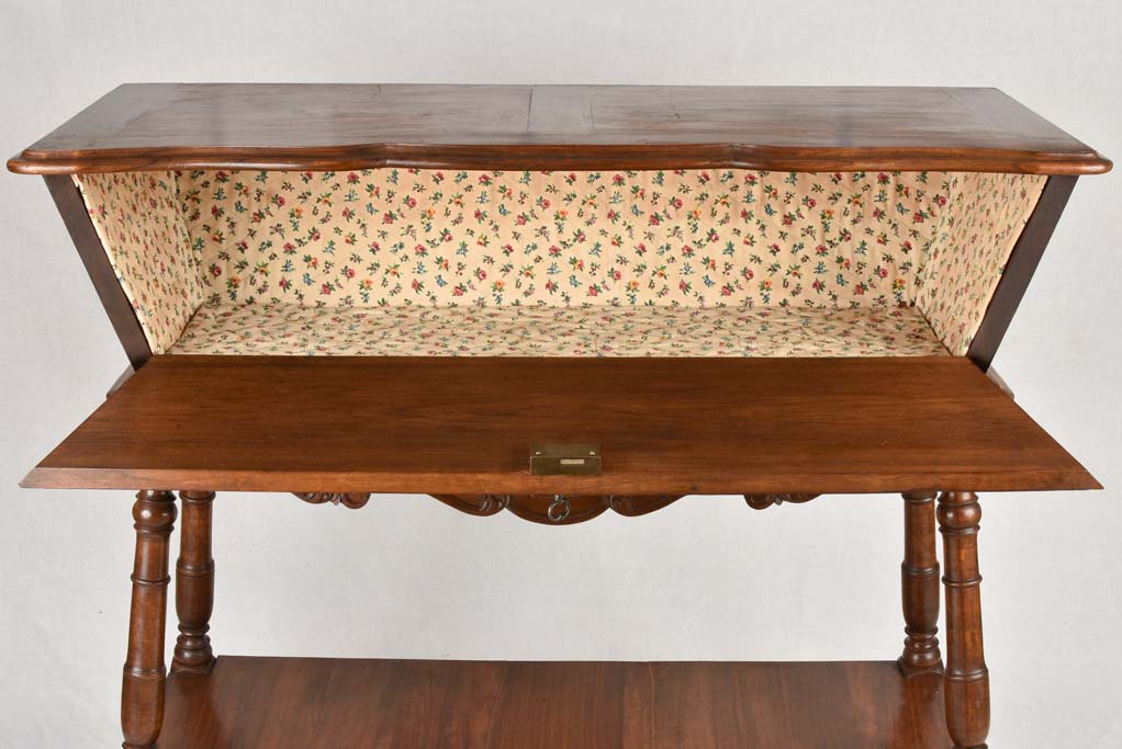 Louis XV style flour 'petrin' table 46¾"