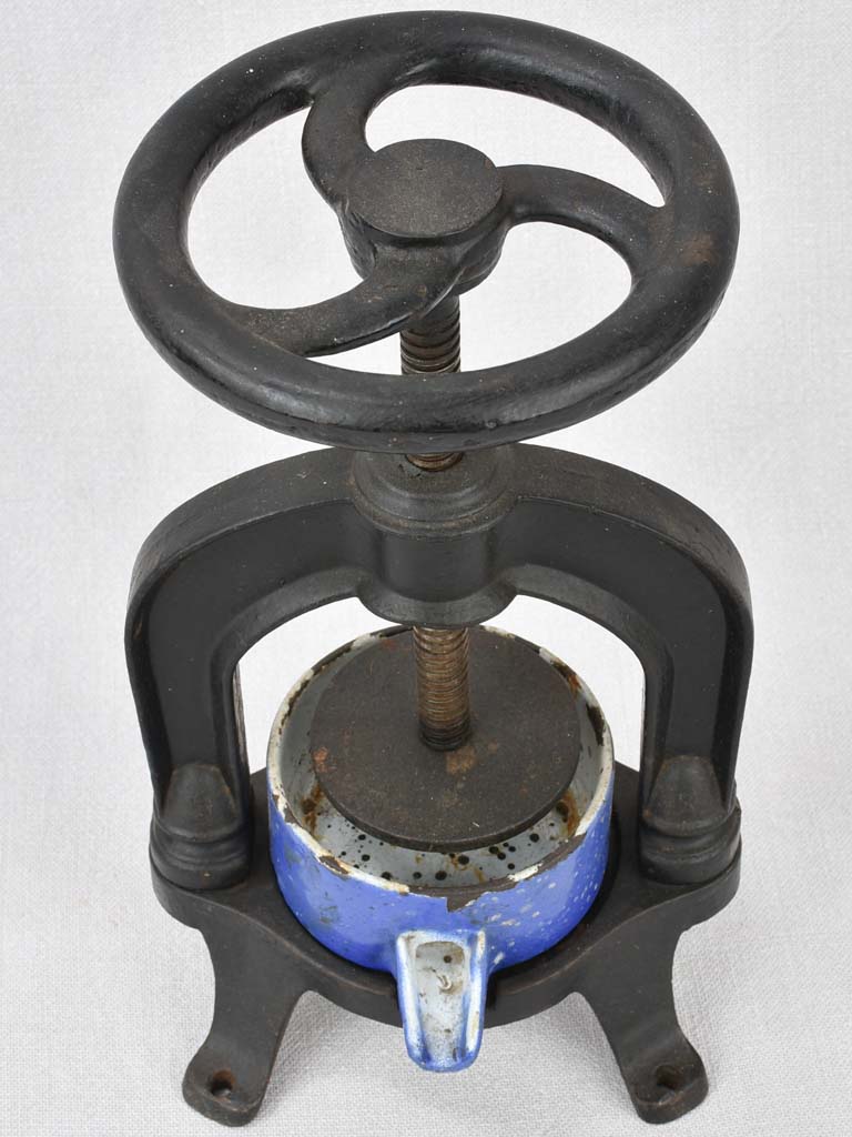 Meat juice press, cast iron, 19th century 12¼" Chez Pluie