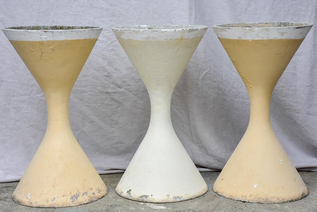 Three mid-century Willy Guhl Diabolo planters with painted finish