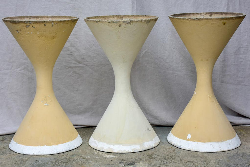 Three mid-century Willy Guhl Diabolo planters with painted finish