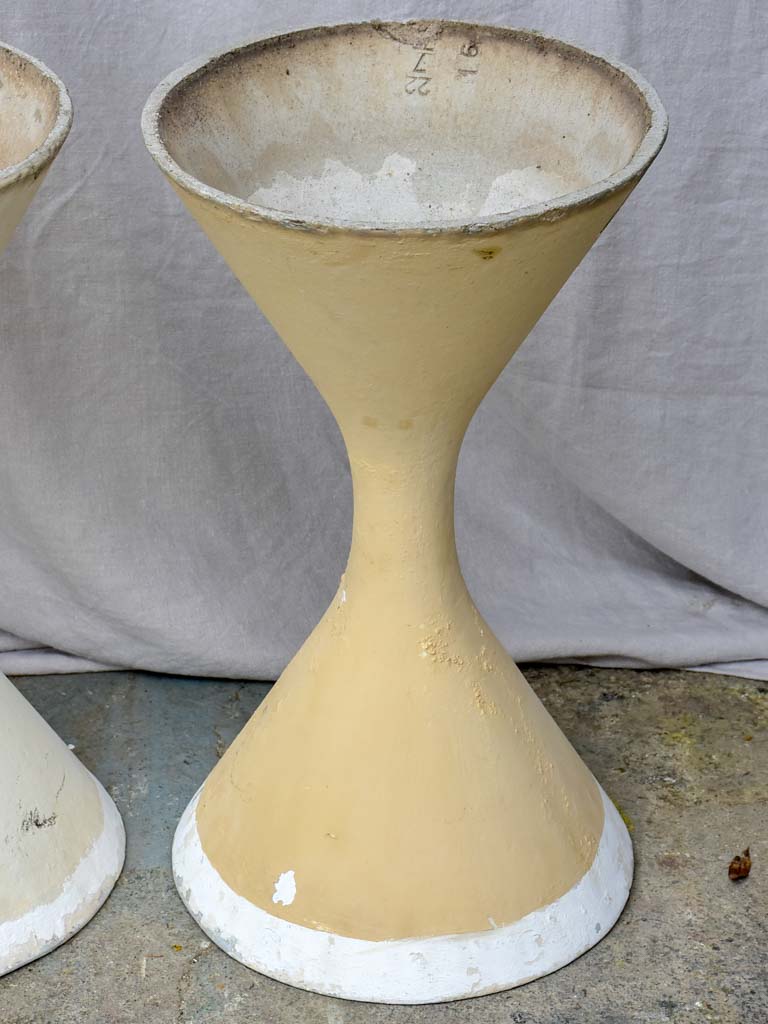 Three mid-century Willy Guhl Diabolo planters with painted finish