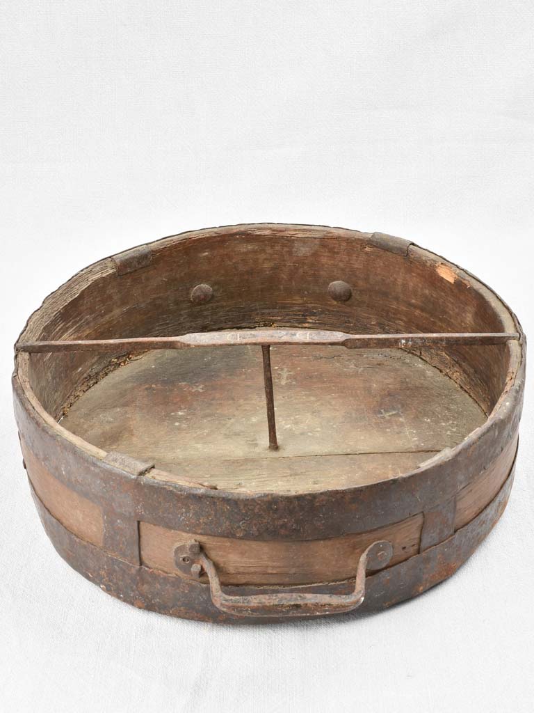 Rustic wooden grain measure - 19th century 19¾"