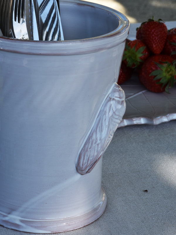 Utensil pot with cicada
