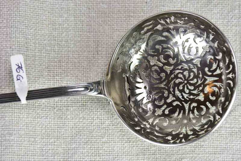 Pretty perforated 19th century solid silver ladle saupoudreuse 76 grams