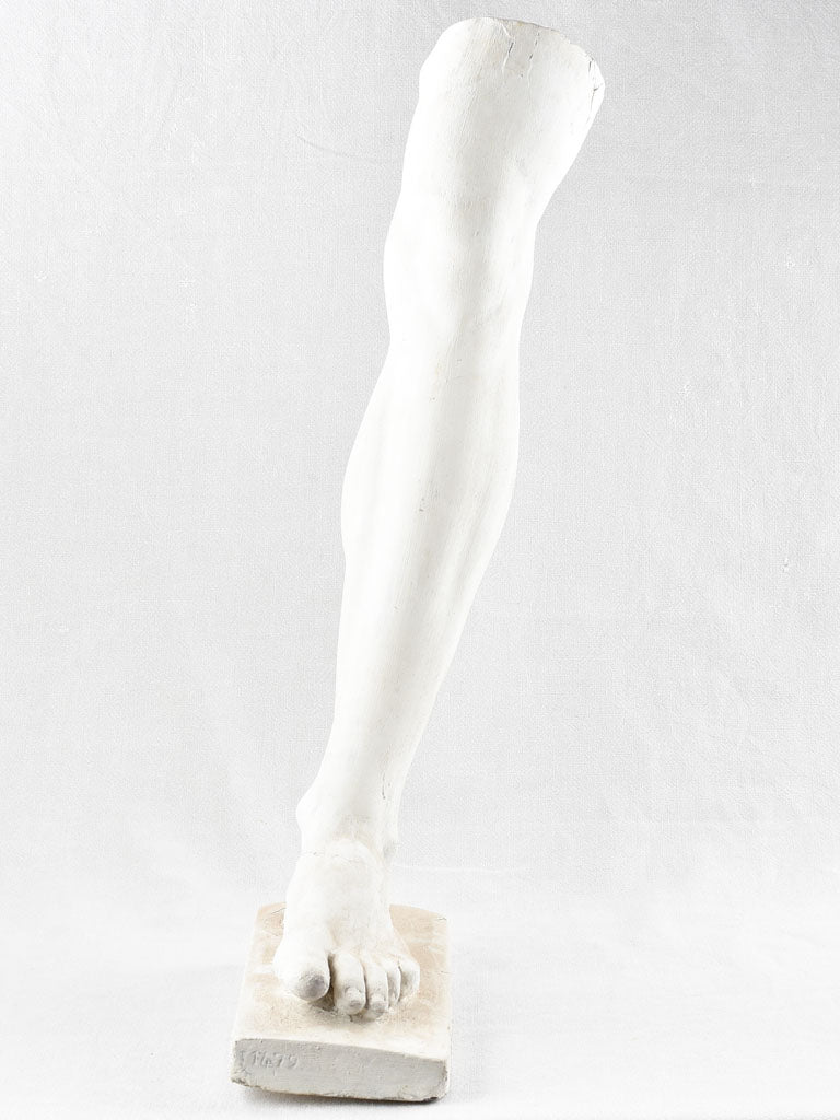 Twentieth century plaster leg model  | Vintage plaster sculpture of a leg 31½