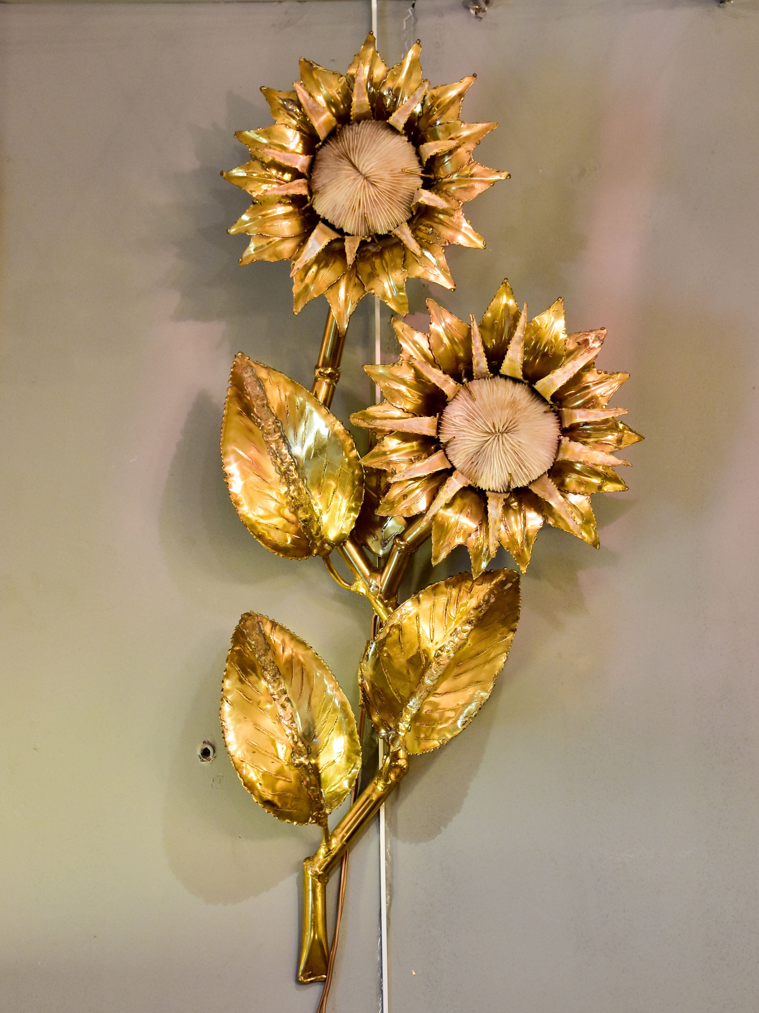 Vintage sunflower wall applique with coral - Brasseur style