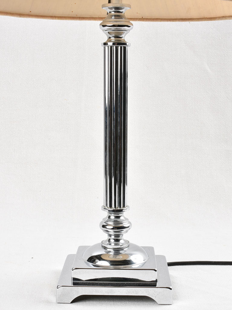 Silk-covered retro European table lamp