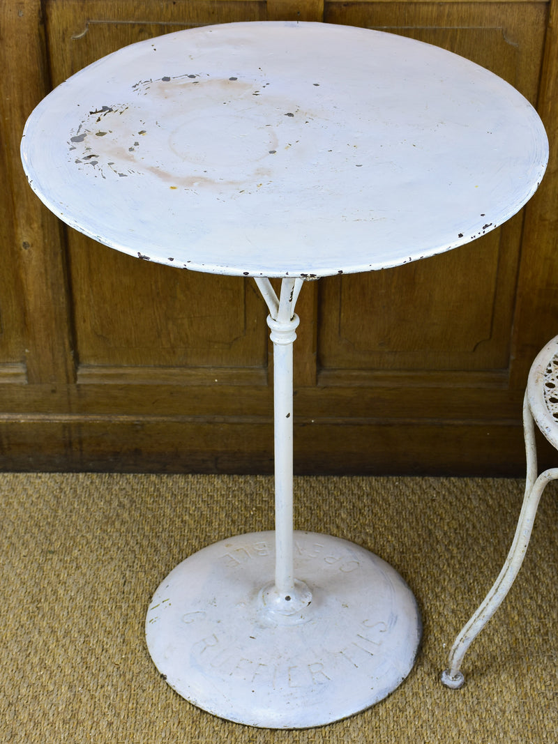 Round French garden table, white