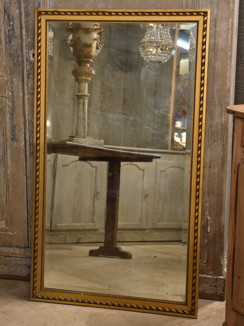 Early 19th century rectangular mirror with carved giltwood frame
