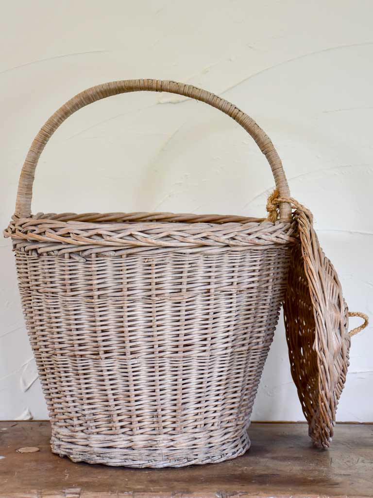 Vintage French wicker basket with lid