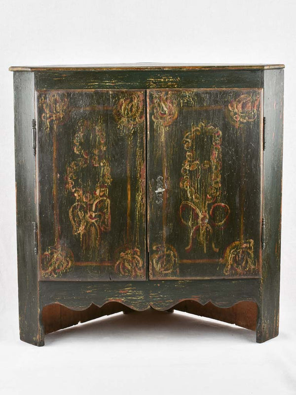 Corner cabinet, 18th-century, 35½"