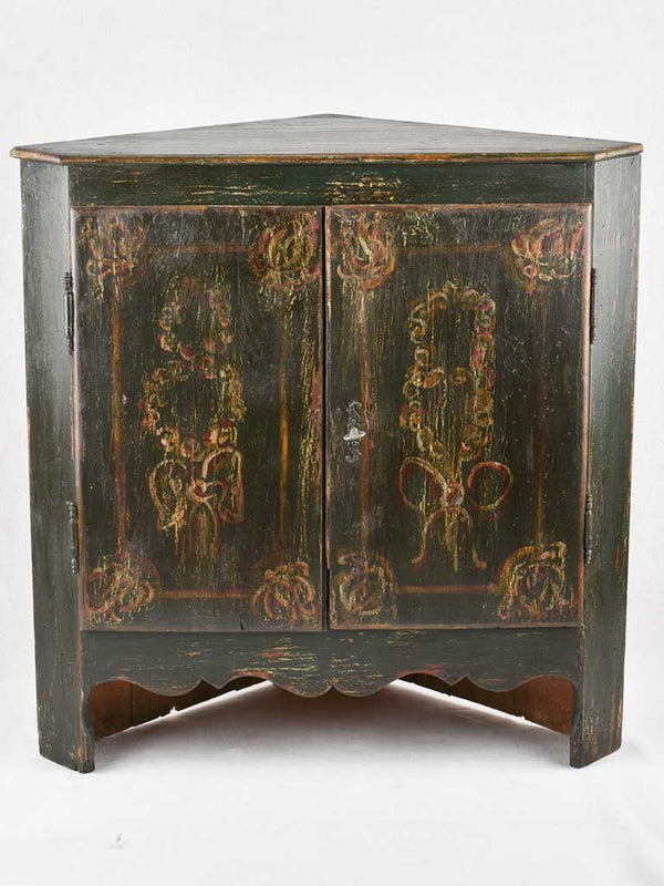 Corner cabinet, 18th-century, 35½"