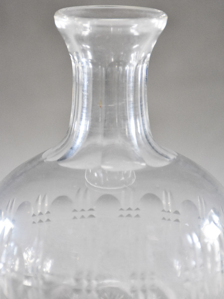 16-point Star Base Carafe Picture