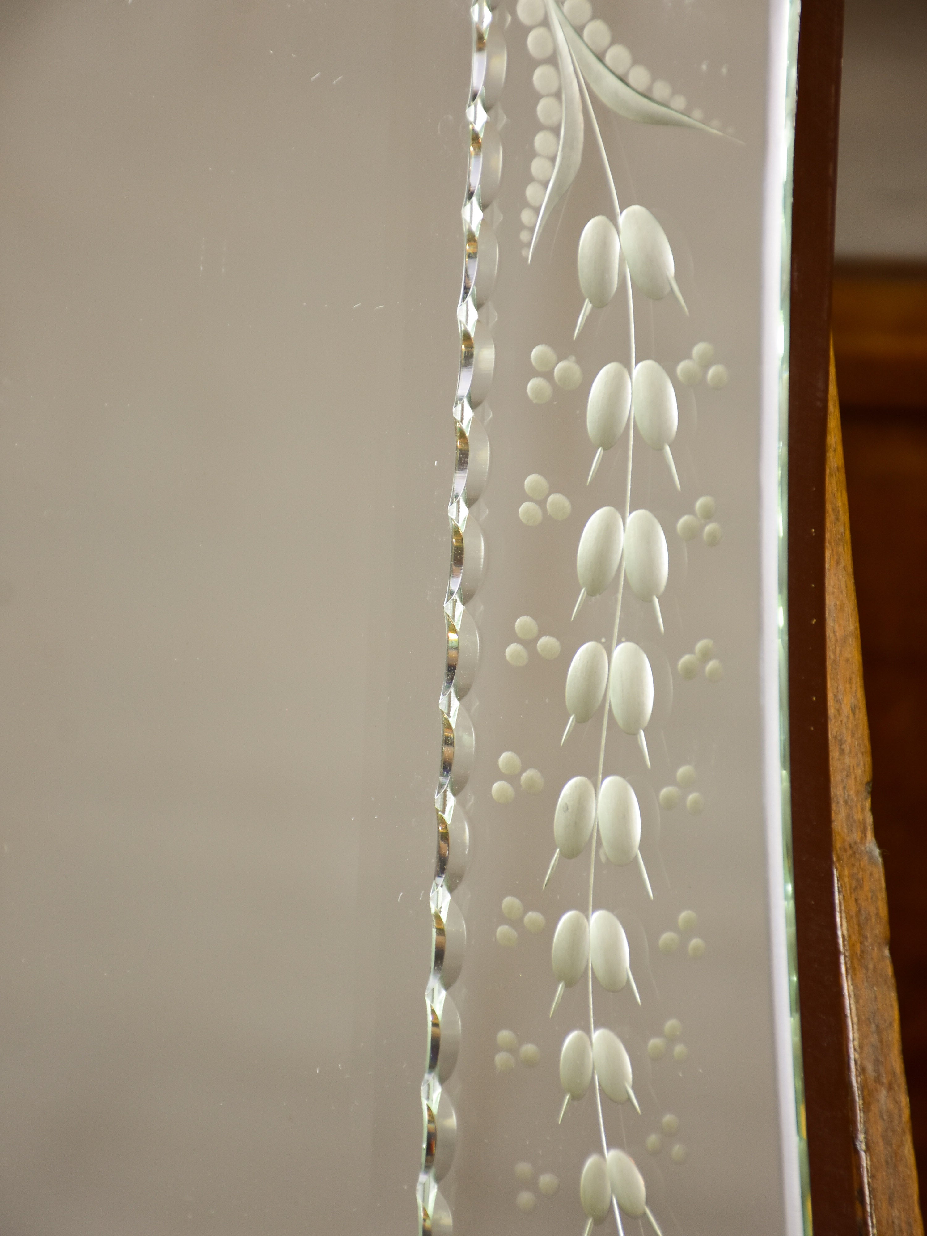 Curved vintage Venetian style mirror 21 ¼'' x 30 ¼''