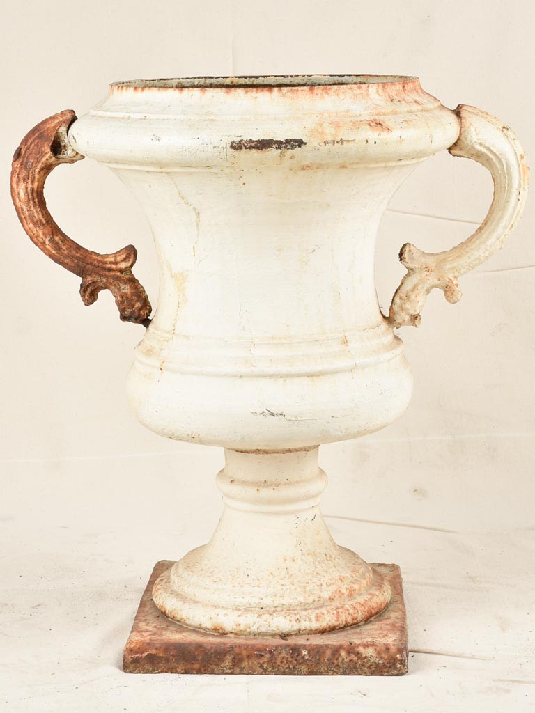 Large cast iron Medici urn - 19th century 25½"