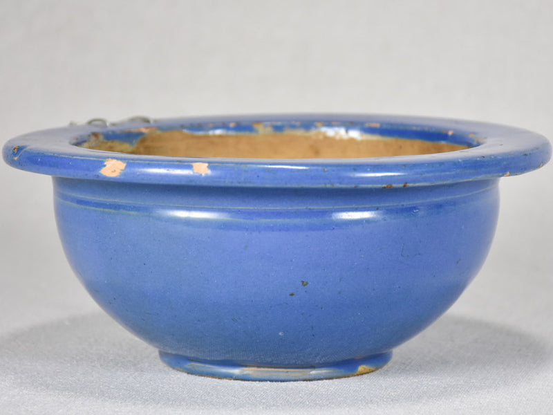 Rustic late 19th-century periwinkle blue bowl from Sète 8¼"