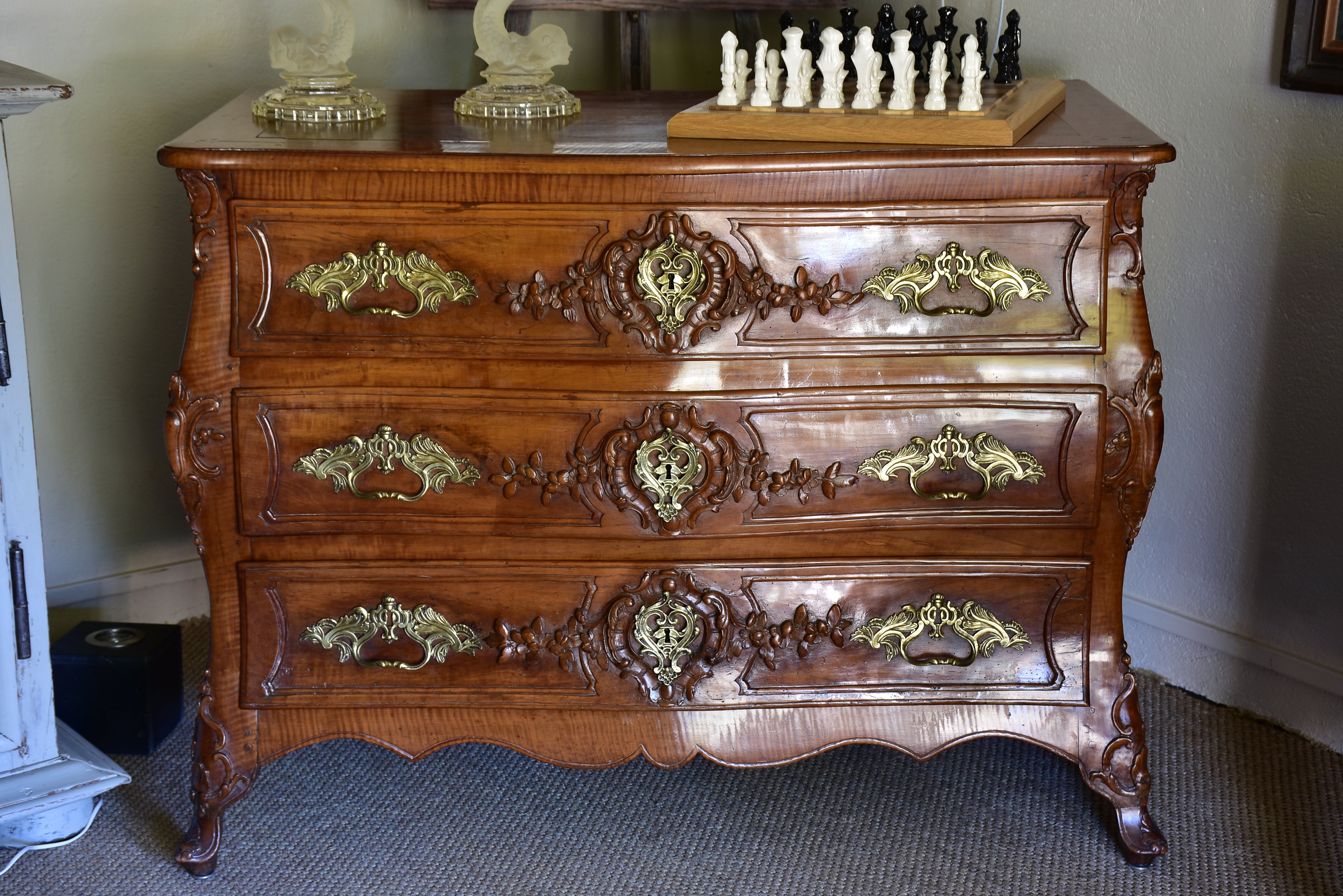 Early 18th century Bordelaise regency commode