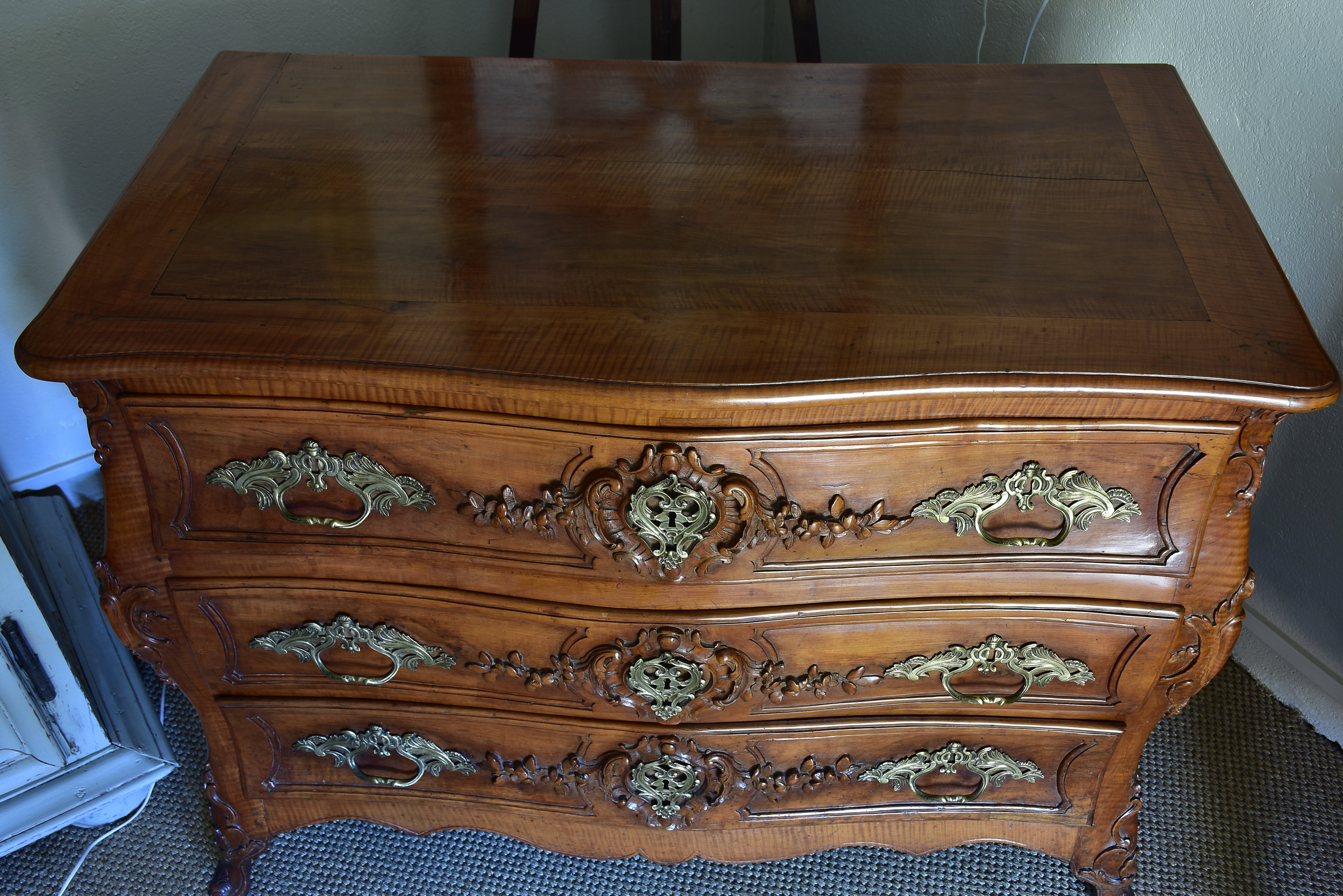 Early 18th century Bordelaise regency commode