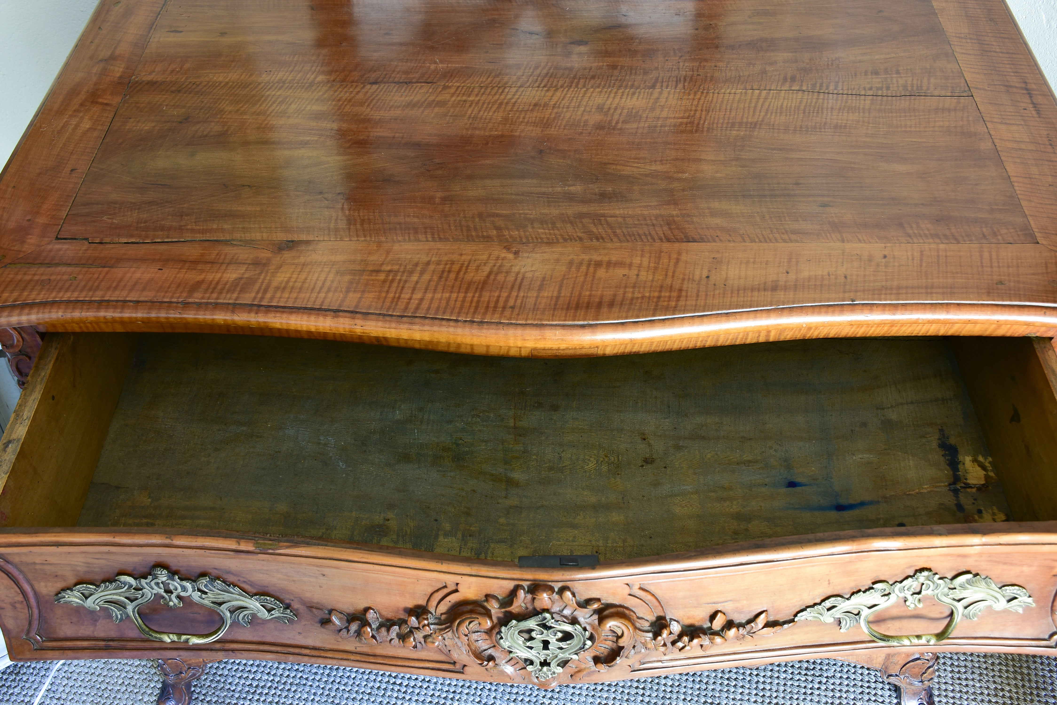 Early 18th century Bordelaise regency commode