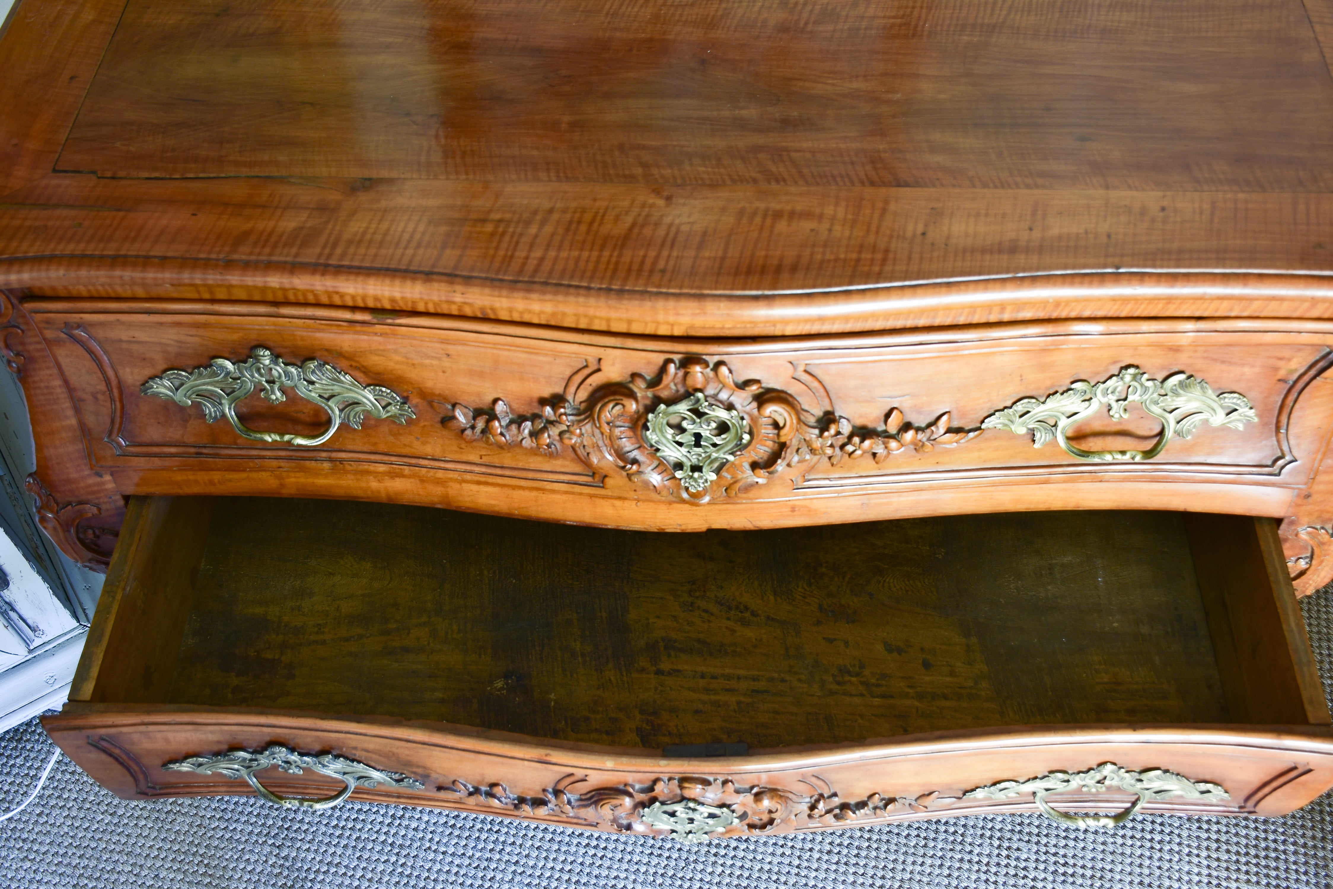 Early 18th century Bordelaise regency commode