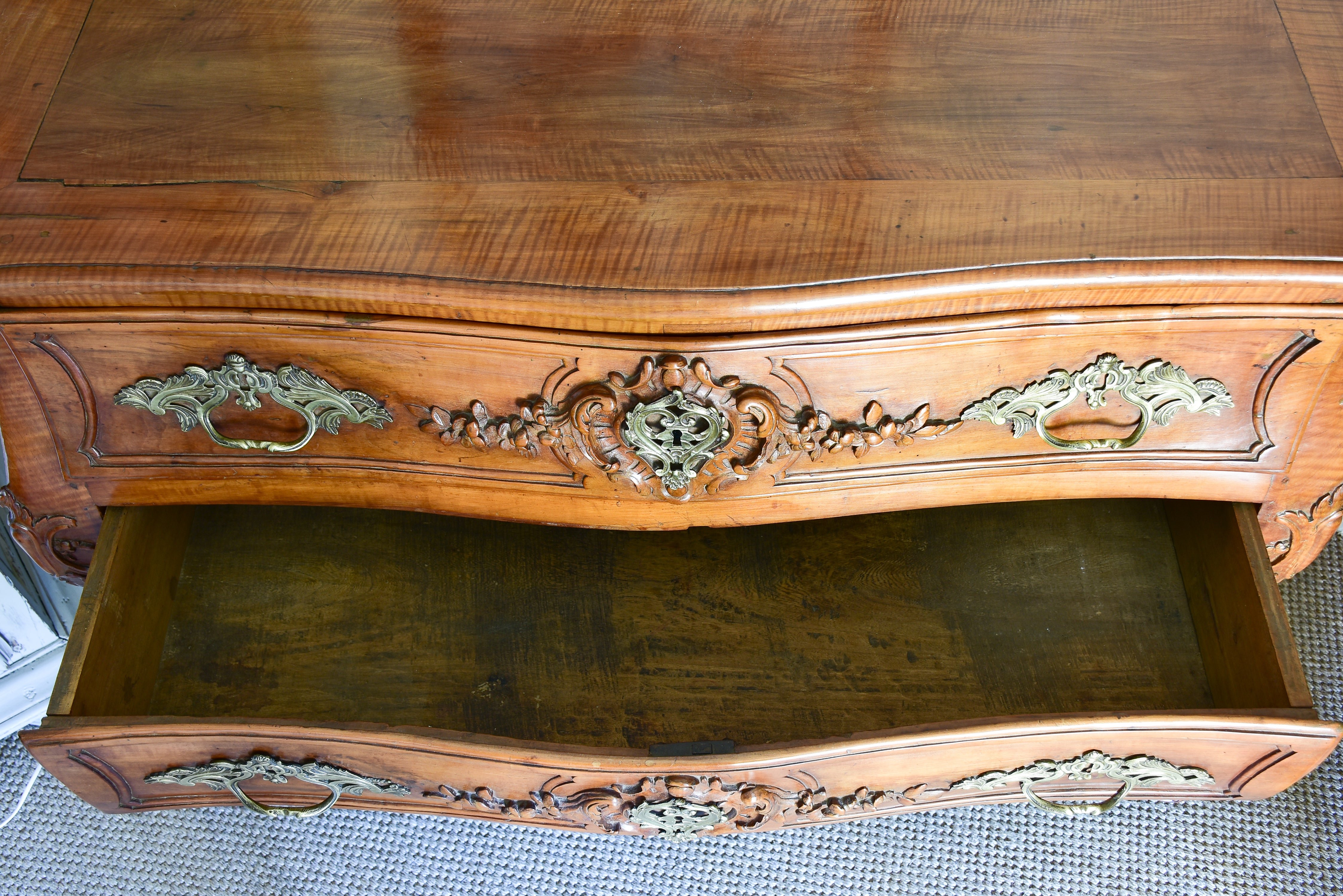 Early 18th century Bordelaise regency commode