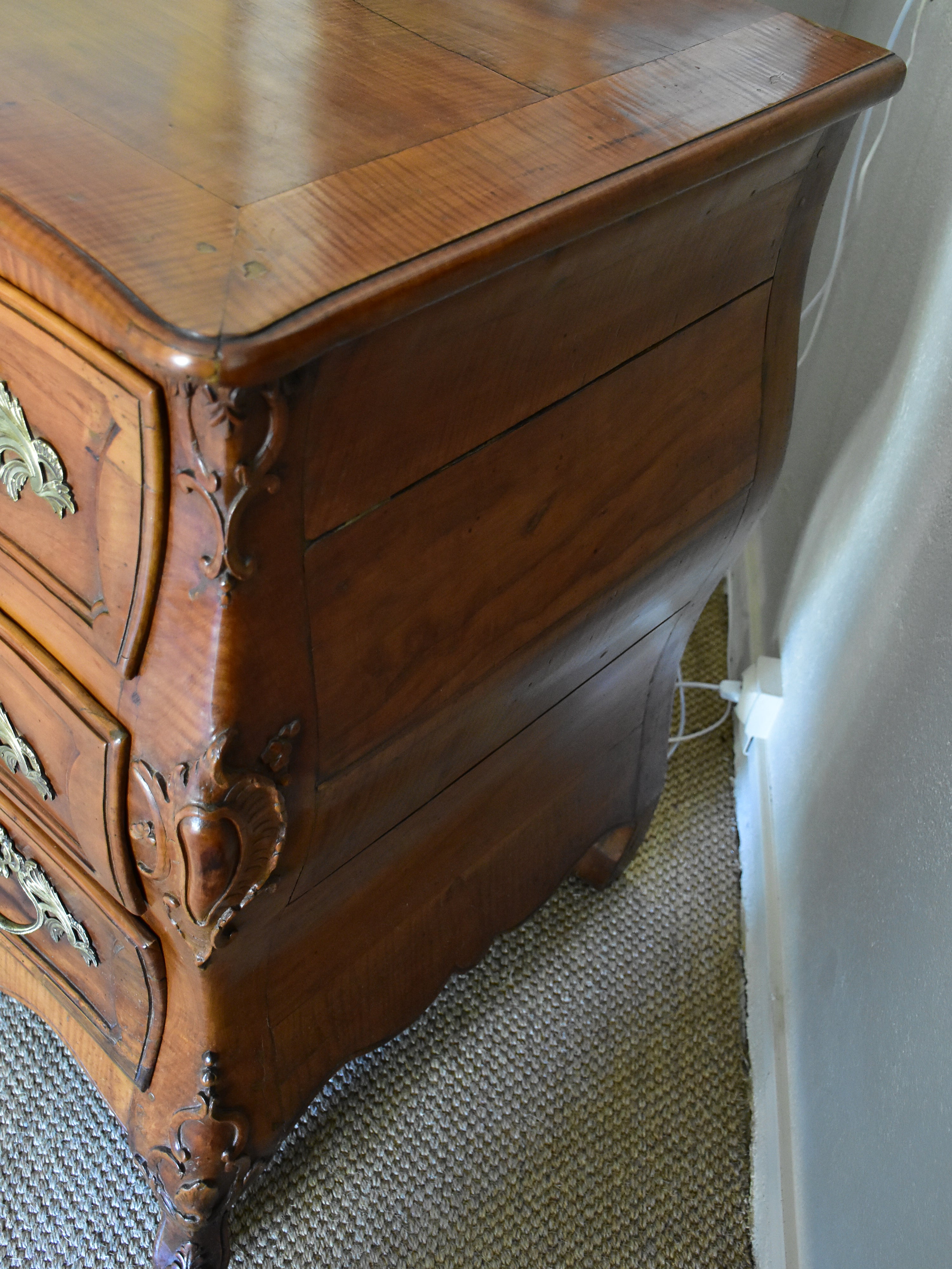Early 18th century Bordelaise regency commode