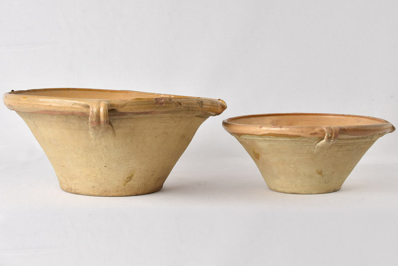Aged Provençale bowl with handles