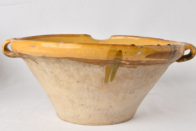 Classical style custard-colored Tian bowls