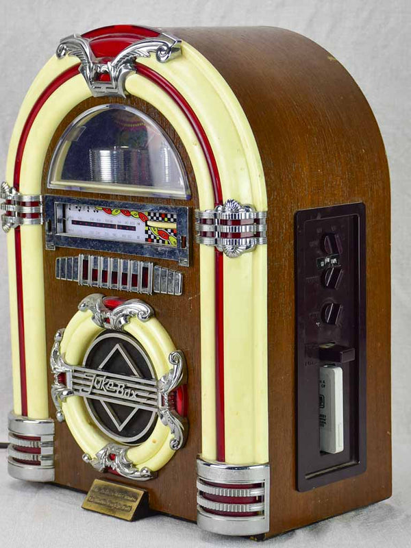 Superb radio-functioning vintage Jukebox