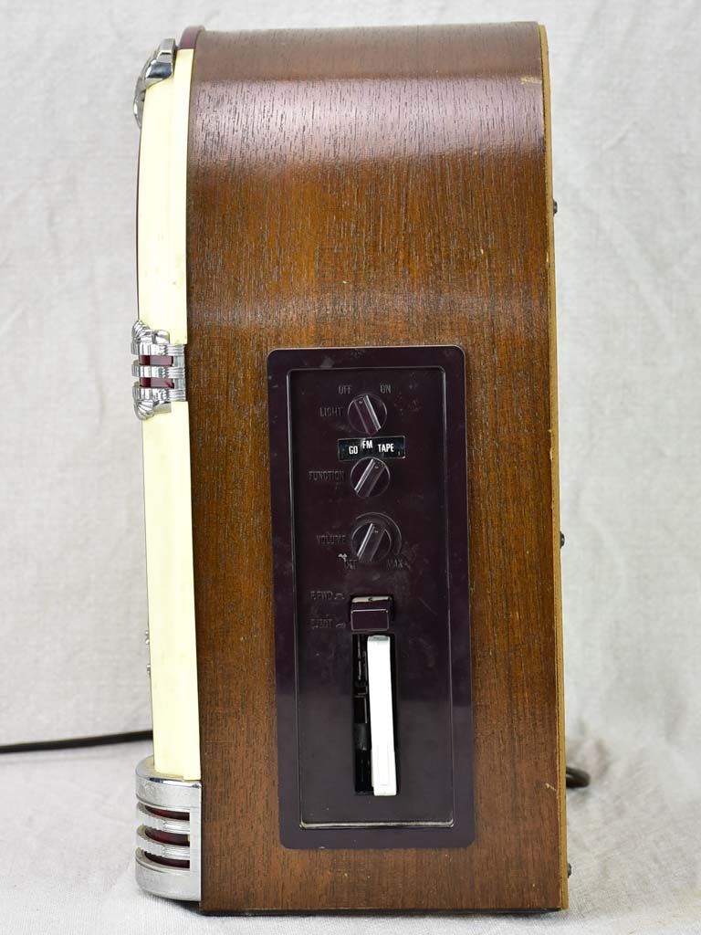 Functional European wired miniature Jukebox