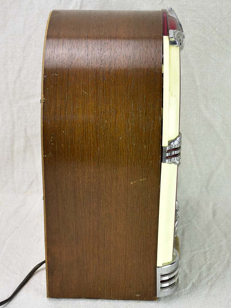 Distinctively antique radio and cassette Jukebox