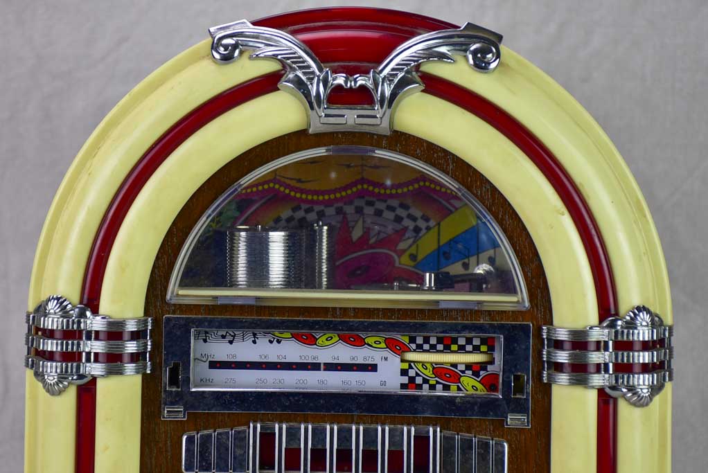 Charming functional vintage miniature Jukebox