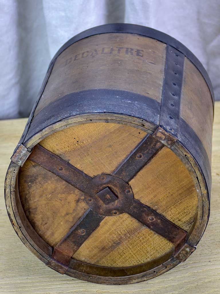 Antique French grain measure - decalitre 10¼"