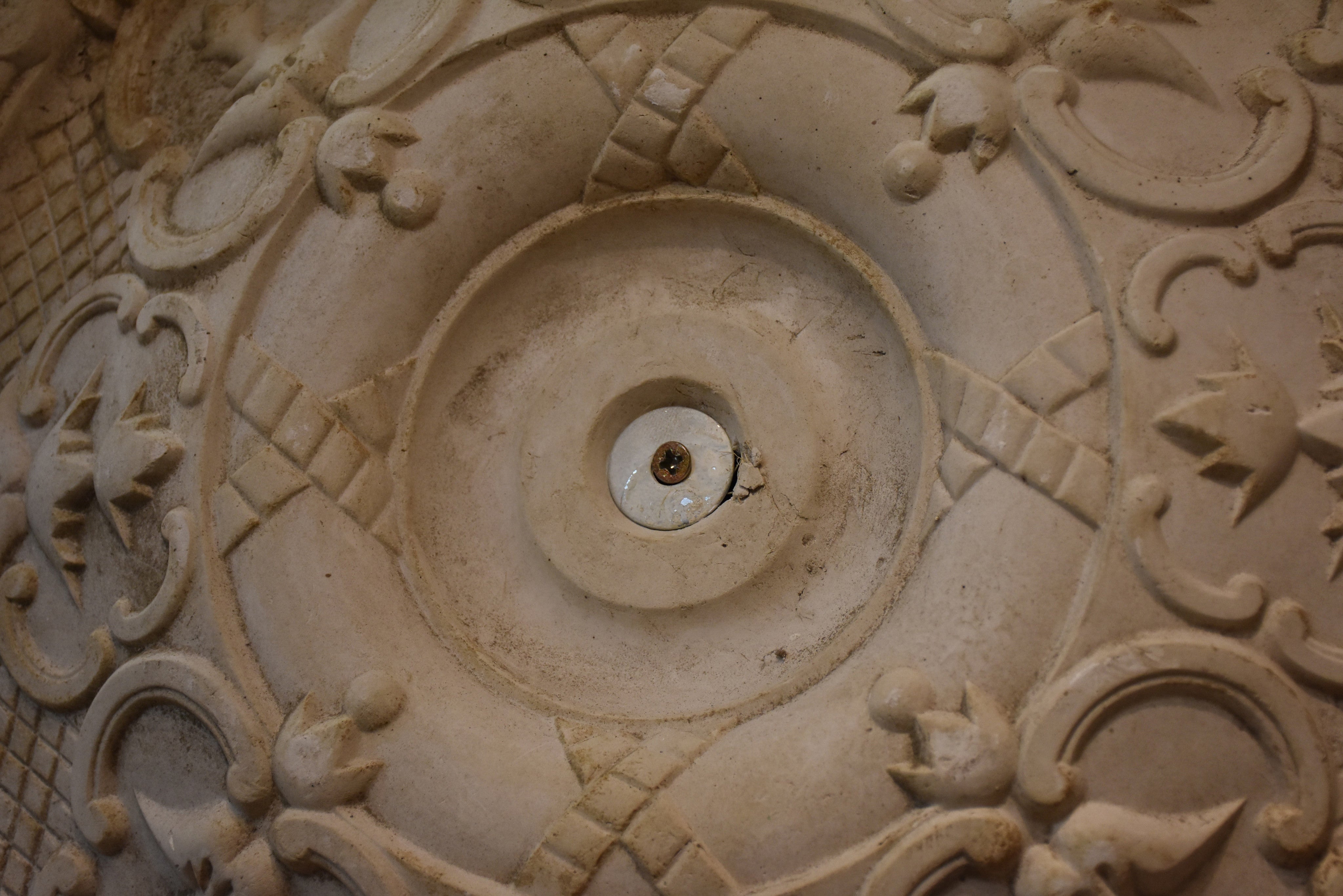 French plaster ceiling roses